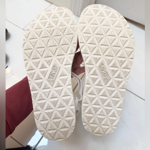 Teva Universal Midform Sandal in White Size 7 - Picture 7 of 8